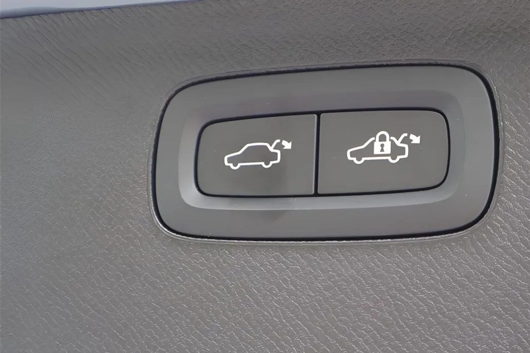 2023 Volvo XC90 Recharge T8 Plus photo 1
