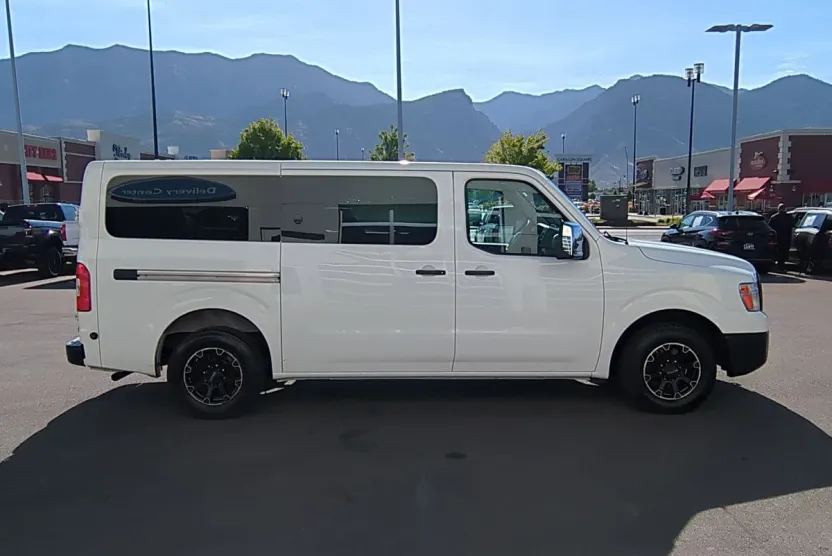 2015 Nissan NV3500 photo 1