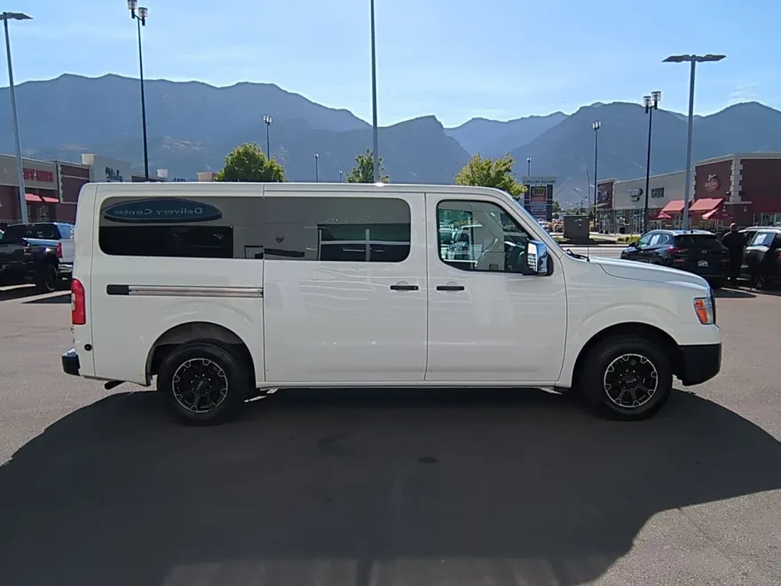 2015 Nissan NV3500 photo 1