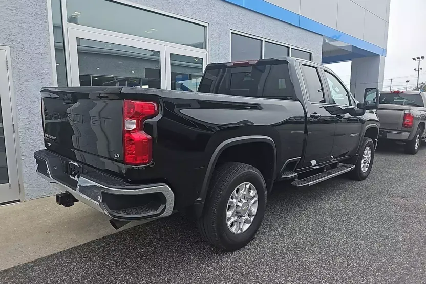 2022 Chevrolet Silverado 2500HD LT photo 1