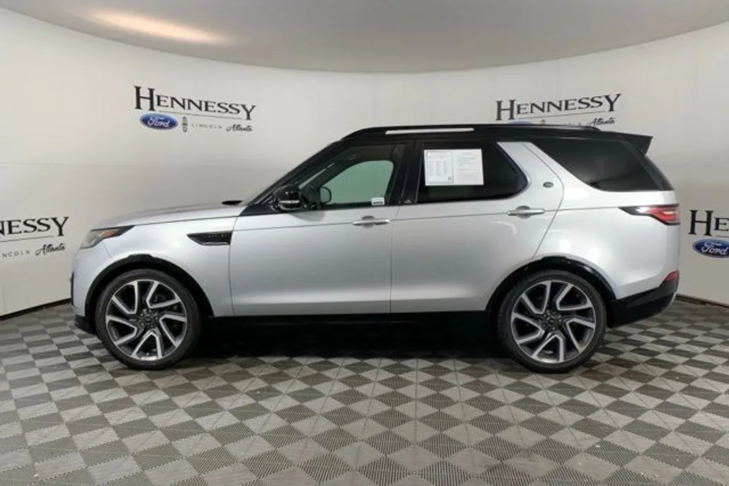 2017 Land Rover Discovery HSE Luxury photo 1