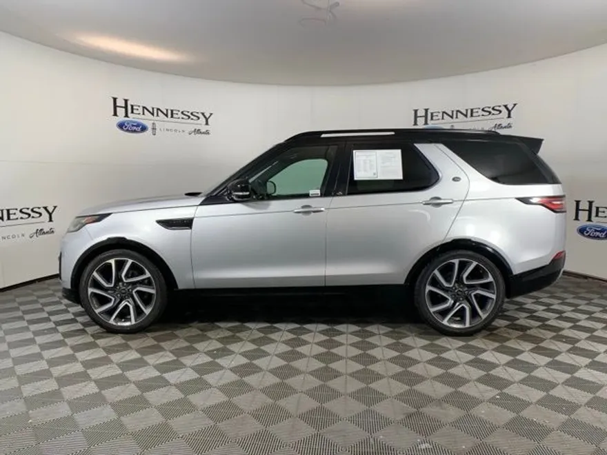 2017 Land Rover Discovery HSE Luxury photo 1