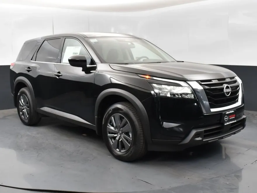 2025 Nissan Pathfinder S photo 1