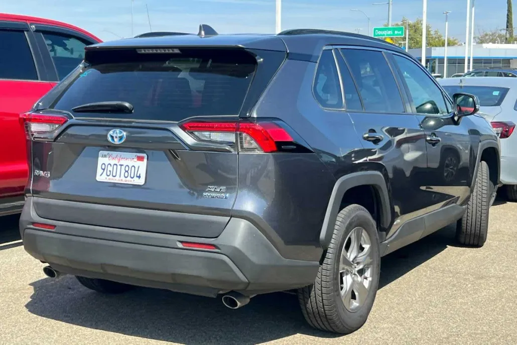 2023 Toyota RAV4 Hybrid XLE photo 1