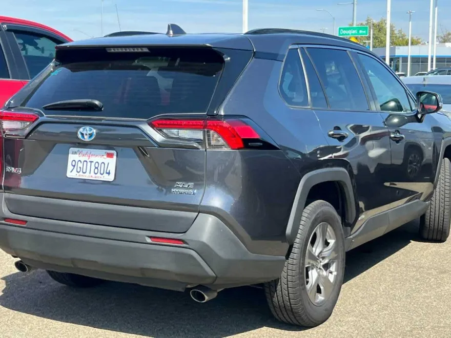 2023 Toyota RAV4 Hybrid XLE photo 1