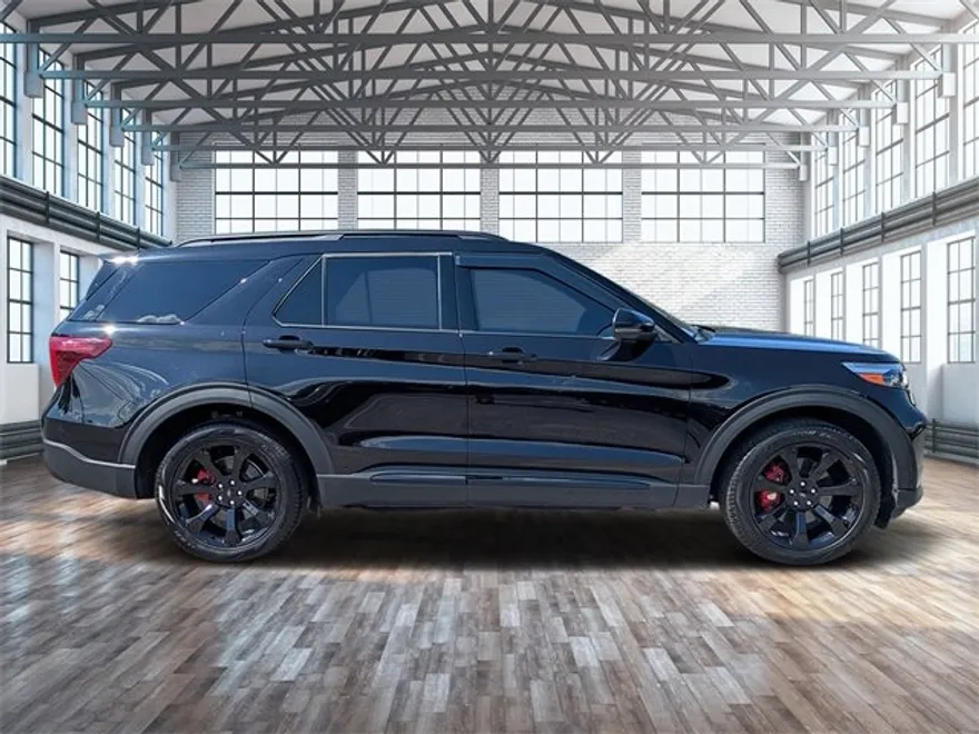2024 Ford Explorer ST photo 1