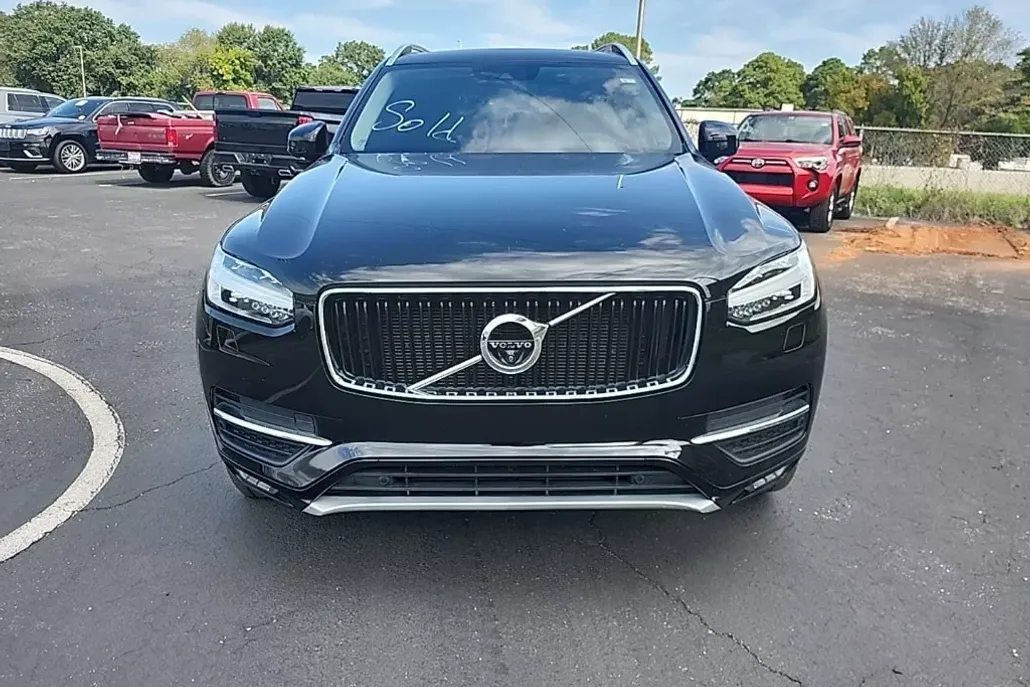 2018 Volvo XC90 T6 Momentum photo 1