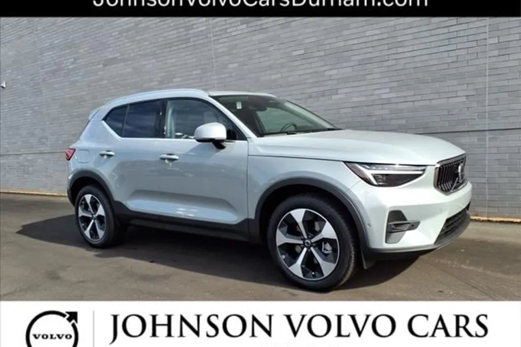 2025 Volvo XC40 Plus photo 1