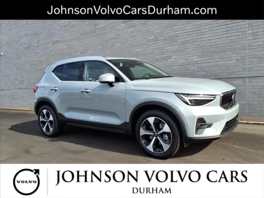 2025 Volvo XC40 Plus photo 1