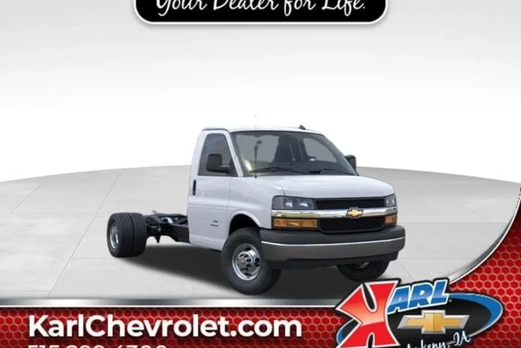 2025 Chevrolet Express Cutaway photo 1