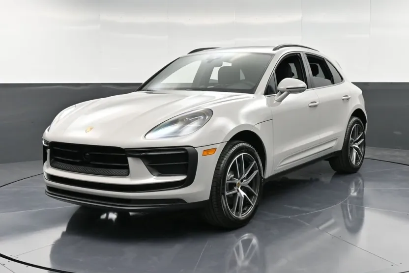 2026 Porsche Macan T photo 1