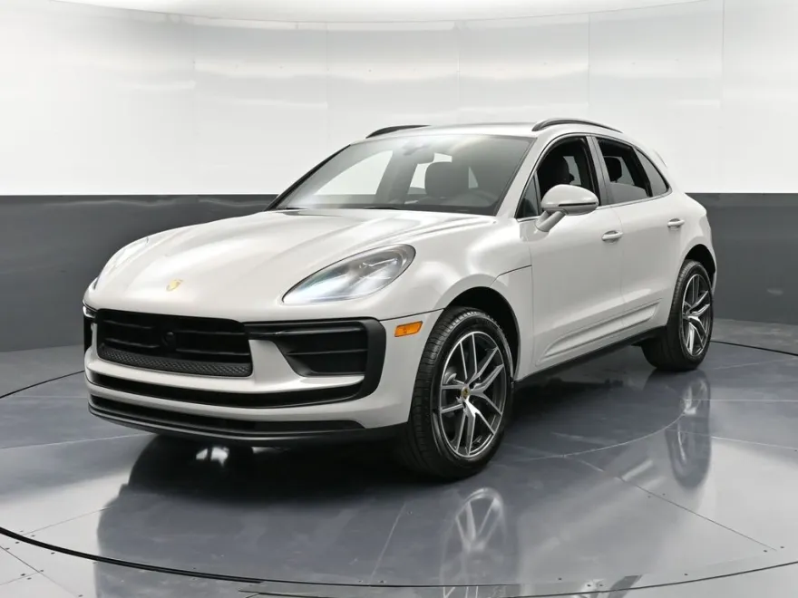 2026 Porsche Macan T photo 1