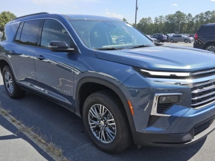 2025 Chevrolet Traverse photo 1