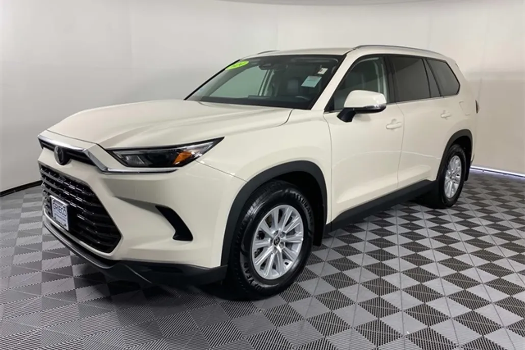 2024 Toyota Grand Highlander XLE photo 1
