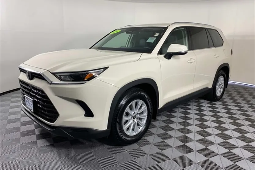 2024 Toyota Grand Highlander XLE photo 1