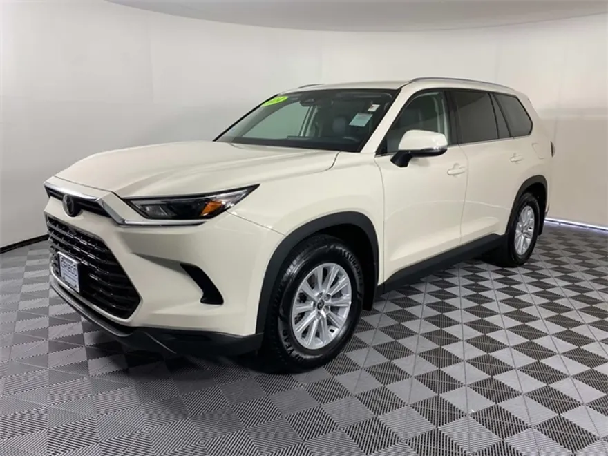 2024 Toyota Grand Highlander XLE photo 1