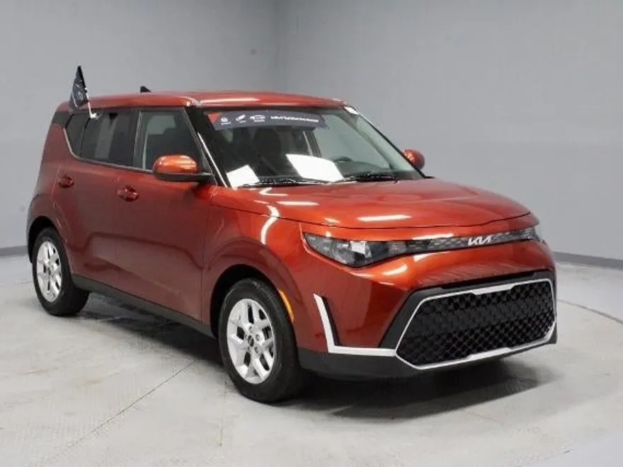 2024 Kia Soul LX photo 1