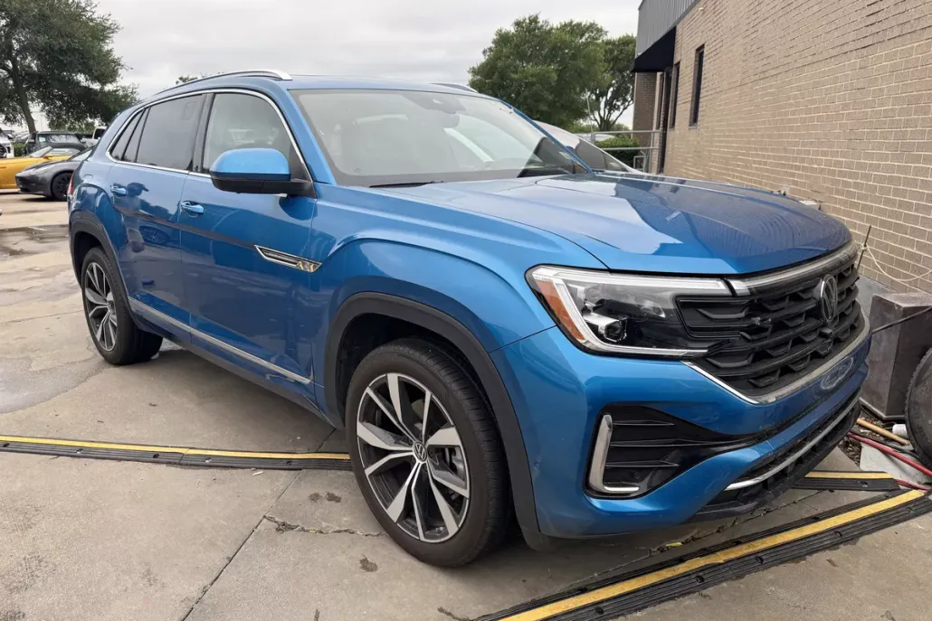 2024 Volkswagen Atlas Cross Sport SEL Premium R-Line photo 1