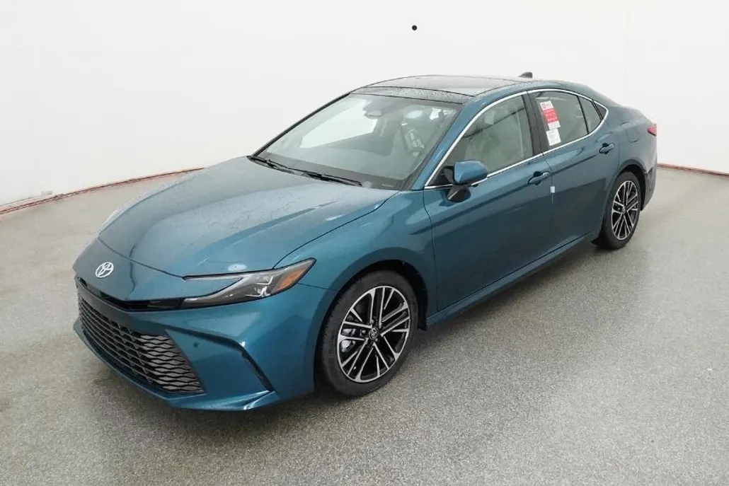 2025 Toyota Camry XLE photo 1