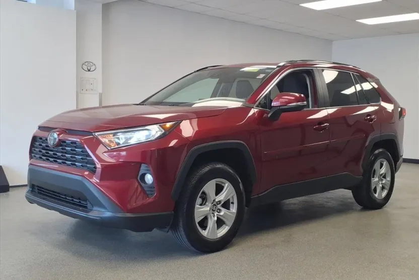 2021 Toyota RAV4 XLE photo 1
