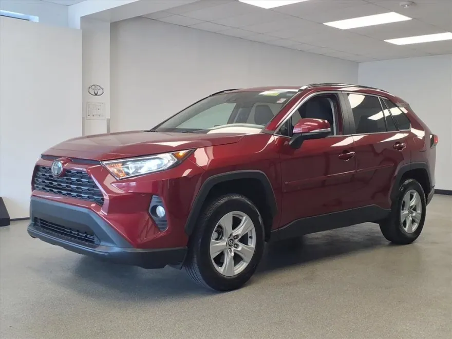 2021 Toyota RAV4 XLE photo 1