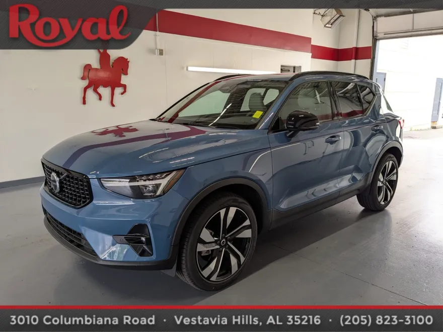 2024 Volvo XC40 Plus photo 1