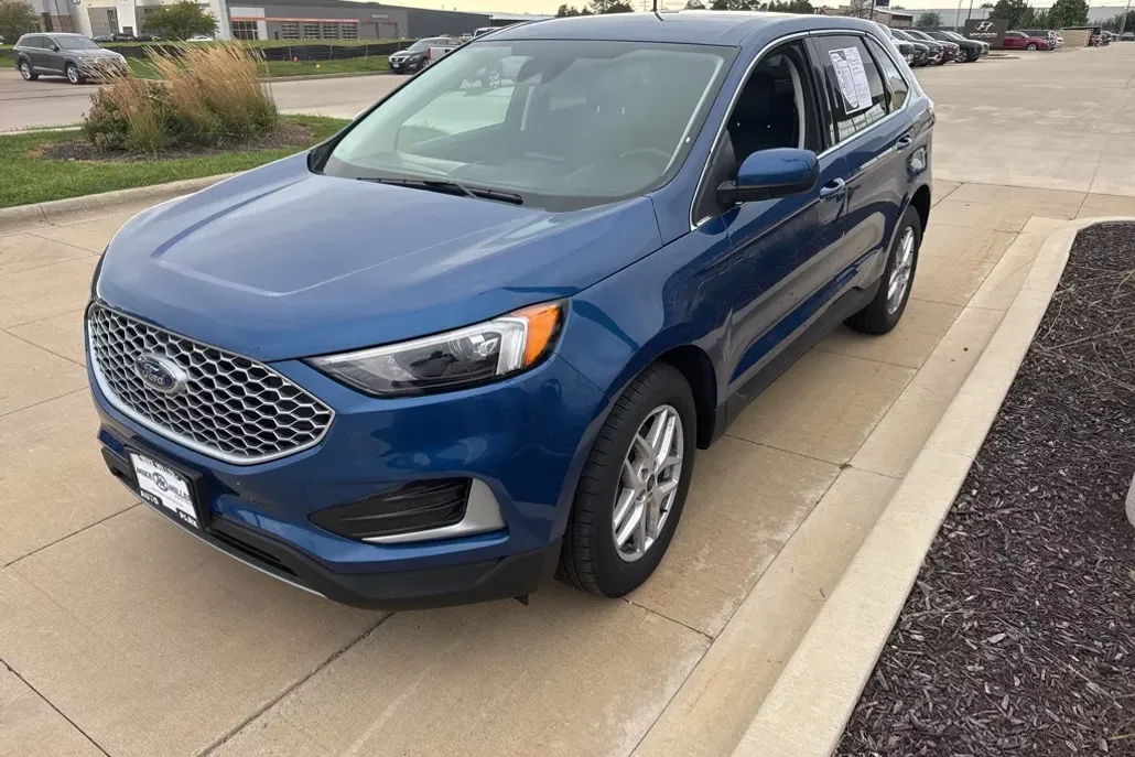 2024 Ford Edge SEL photo 1