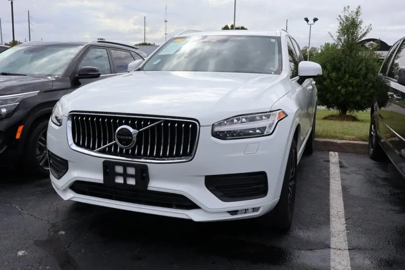 2020 Volvo XC90 T6 Momentum photo 1
