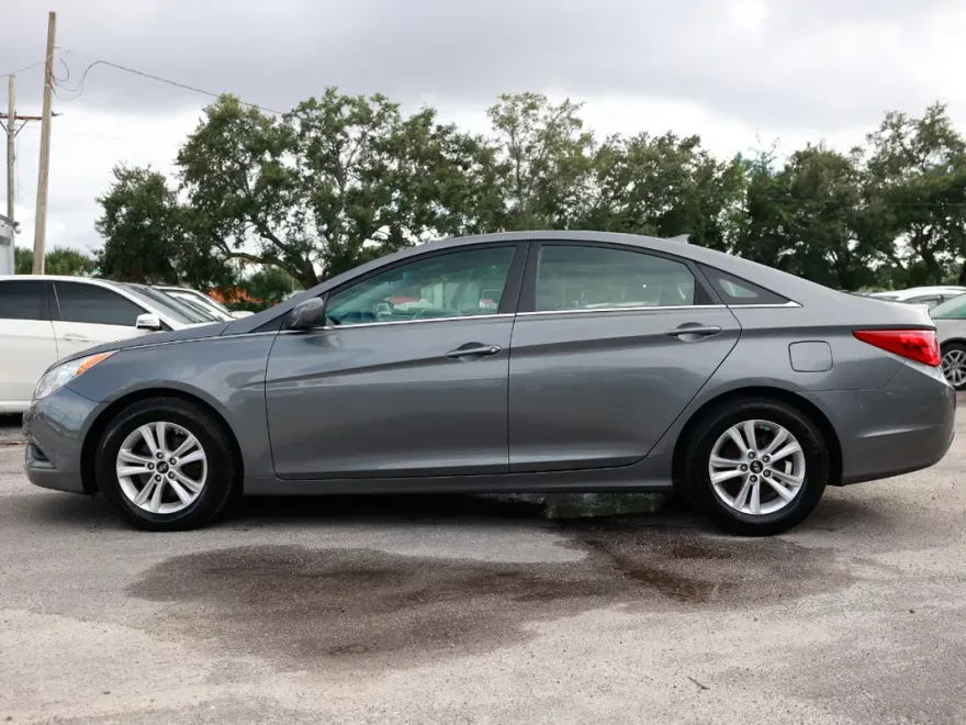 2013 Hyundai Sonata GLS photo 1