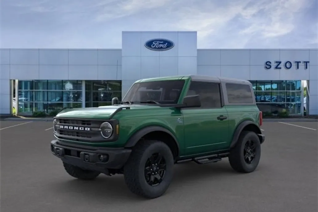 2023 Ford Bronco Black Diamond photo 1