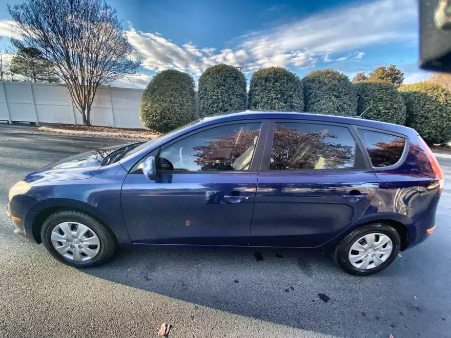 2012 Hyundai Elantra Touring GLS photo 1