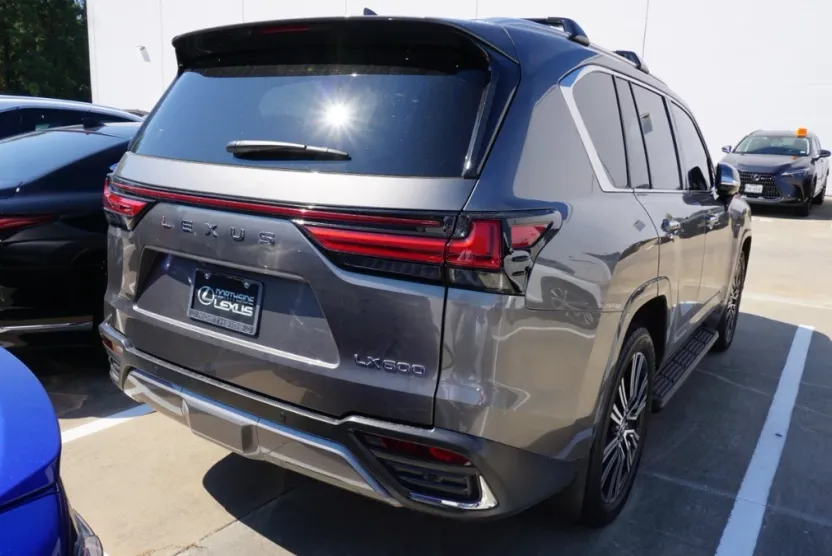 2024 Lexus LX 600 Luxury photo 1