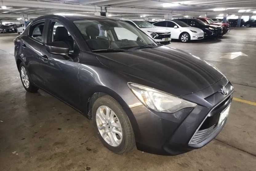 2017 Toyota Yaris iA Base photo 1