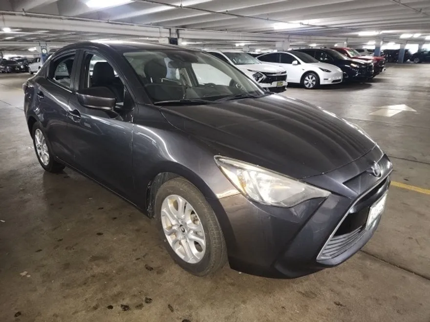 2017 Toyota Yaris iA Base photo 1