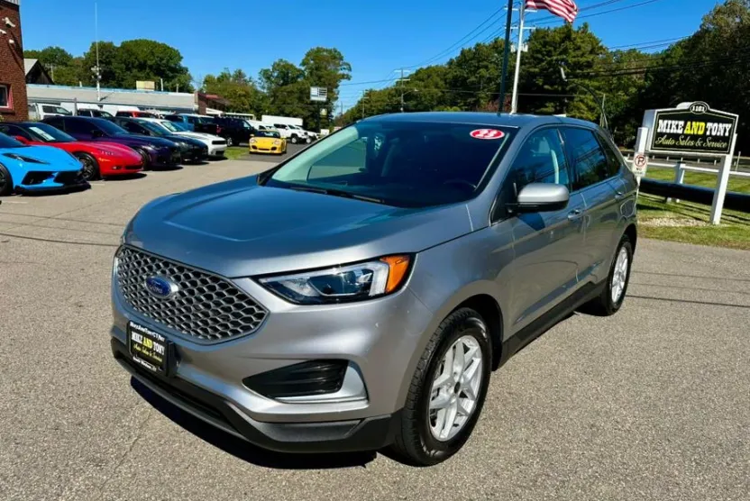 2023 Ford Edge SEL photo 1