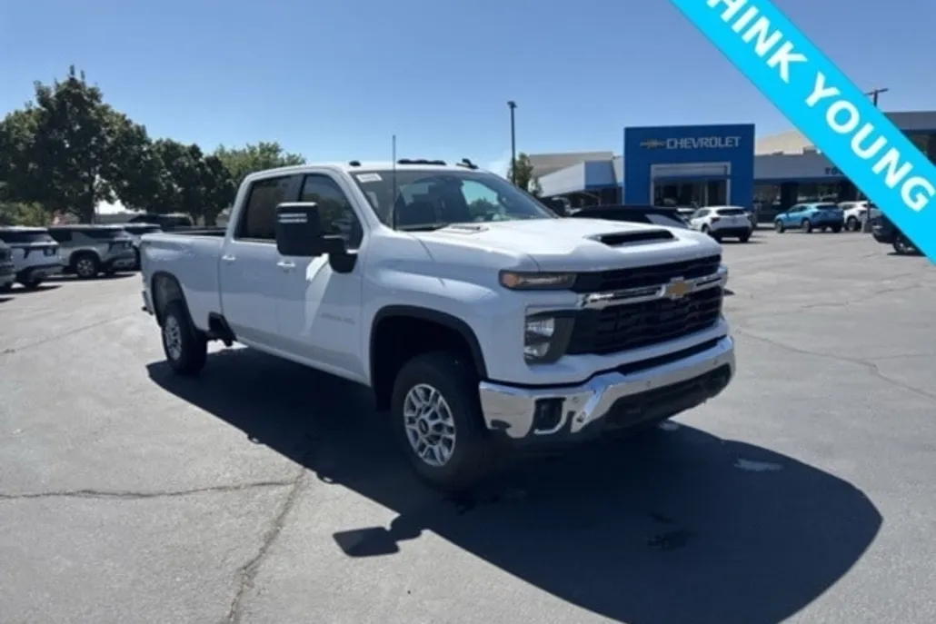 2025 Chevrolet Silverado 2500HD LT photo 1
