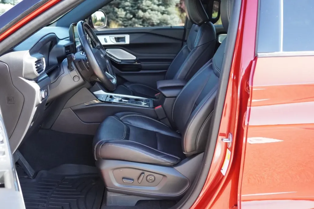 2021 Ford Explorer ST photo 1