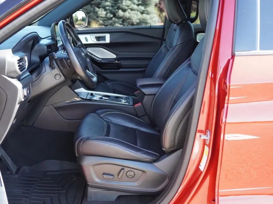 2021 Ford Explorer ST photo 1
