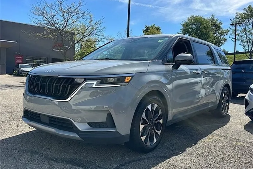 2024 Kia Carnival EX photo 1