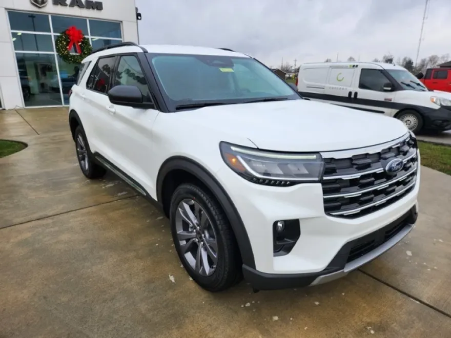 2025 Ford Explorer photo 1
