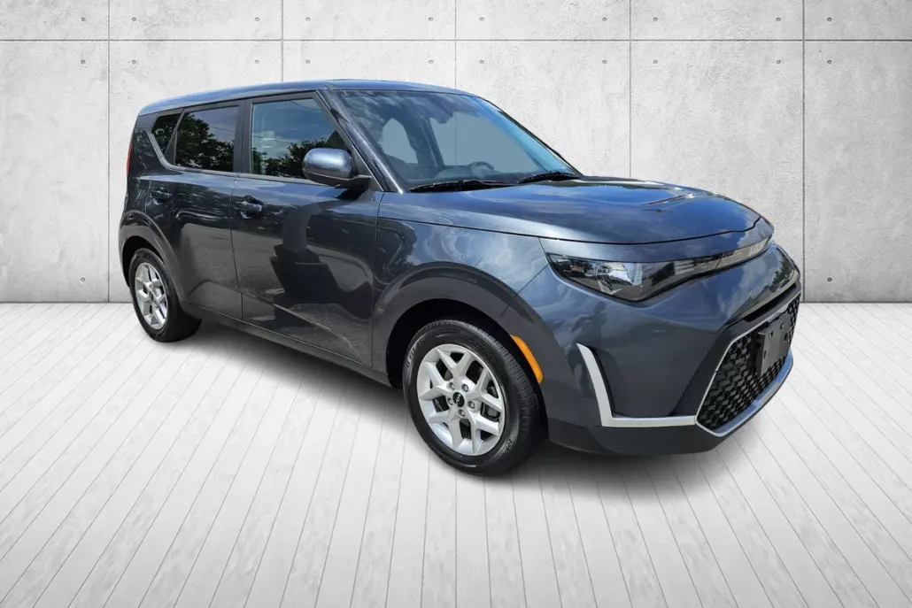 2023 Kia Soul LX photo 1