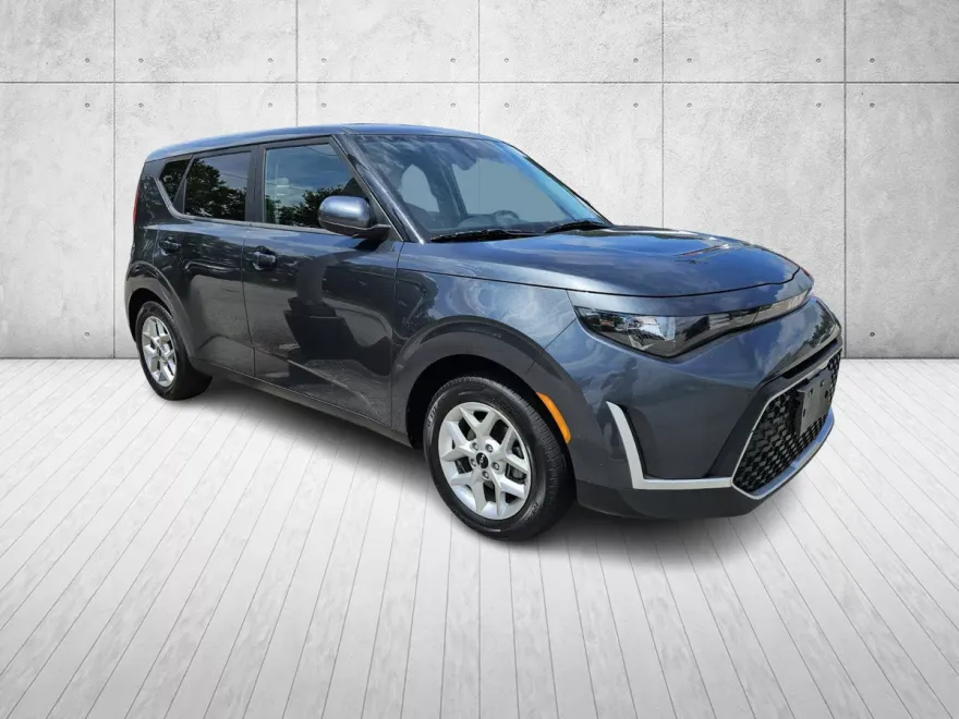 2023 Kia Soul LX photo 1