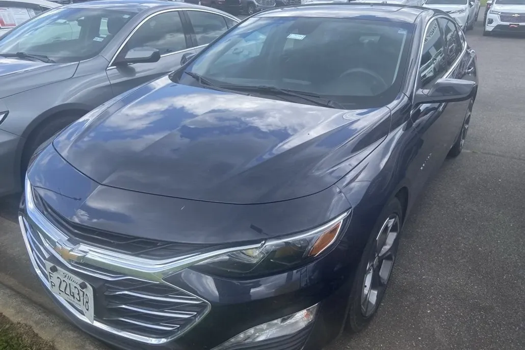 2023 Chevrolet Malibu 1LT photo 1