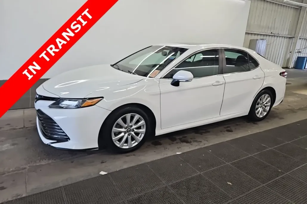 2018 Toyota Camry LE photo 1