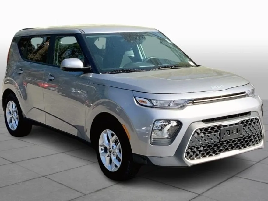 2022 Kia Soul LX photo 1