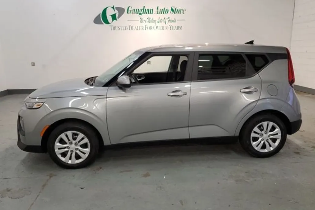 2022 Kia Soul LX photo 1