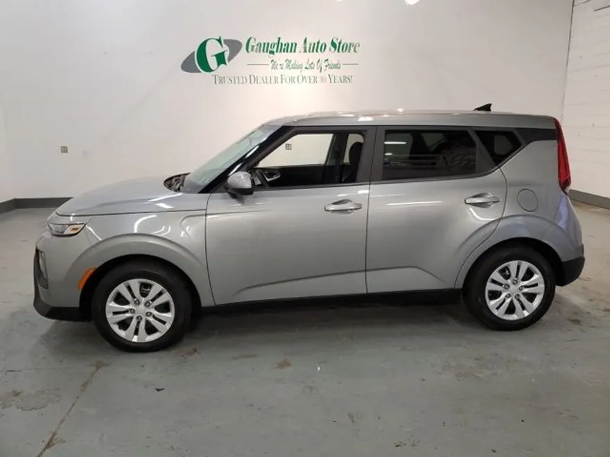2022 Kia Soul LX photo 1