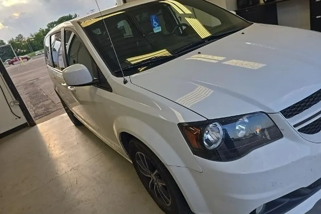 2019 Dodge Grand Caravan GT photo 1