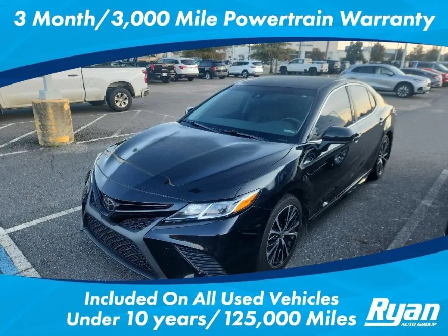 2020 Toyota Camry SE photo 1