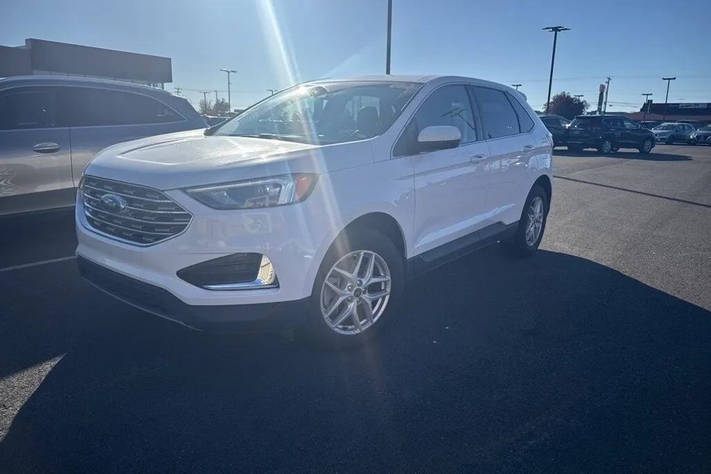 2022 Ford Edge SEL photo 1